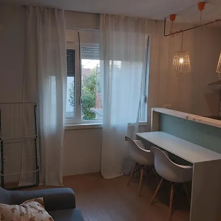 Apartment Old But Gold House